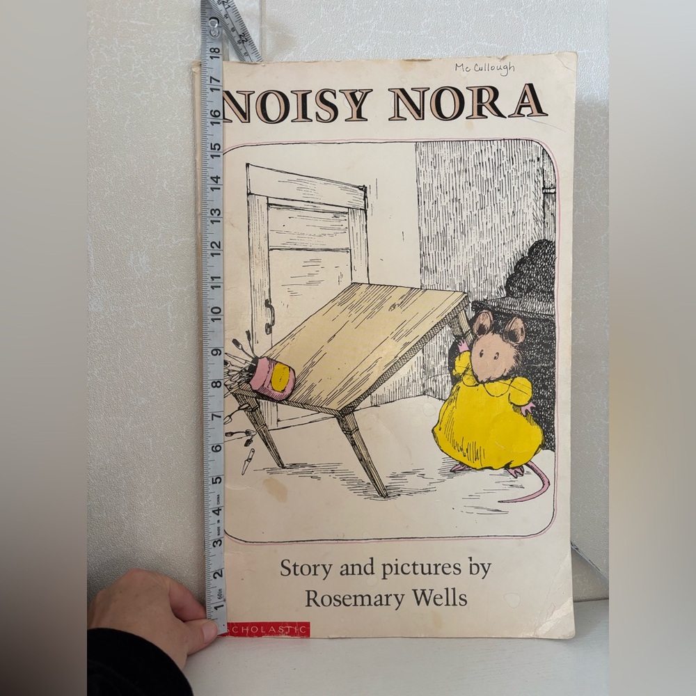 Vintage Noisy Nora Book by Rosemary Wells - Picture 2 of 5